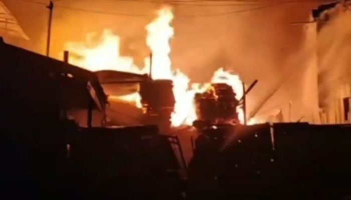 Kebakaran Hebat Landa Rumah di Cipinang, 17 Unit Mobil Damkar Dikerahkan