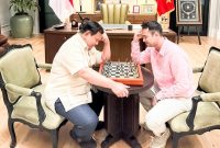 Raffi Ahmad bagikan momen saat melawan Presiden Prabowo bermain catur. Foto: Instagram/@raffinagita1717