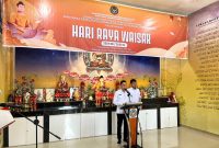 Kepala Rutan Kelas I Medan Andi Surya memimpin upacara penyerahan remisi khusus Hari Raya Waisak 2025 kepada 38 warga binaan. Foto: Humas Rutan Kelas I Medan