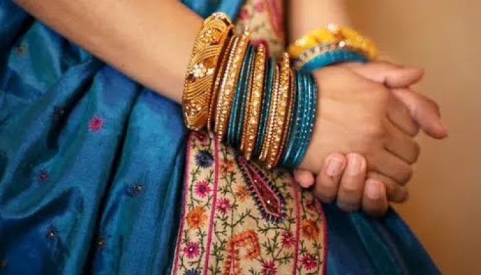 Harga Gelang Emas UBS Hari Ini Rabu 11 Juni 2025: Gold Gelang Emas Disney Aurora Mickey Mouse – KGY0133K – 8K: Rp1.818.000 Per Gram