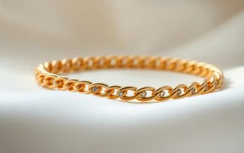 Salah satu produk termurah adalah UBS Gold Gelang Emas Bubbly - KKP5060C (17K) yang dibanderol seharga Rp 1.183.000, cocok untuk konsumen pemula yang ingin berinvestasi emas dalam bentuk perhiasan.