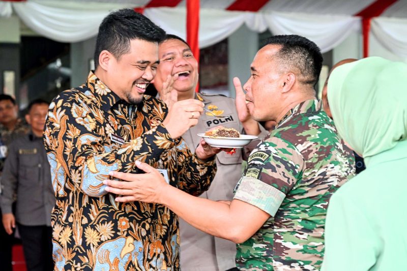 Gubernur Sumut Bobby Nasution dan Pangdam I/BB Mayjen TNI Rio Firdianto saat perayaan HUT ke-75 Kodam I/BB. Foto: Diskominfo Sumut 