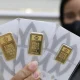 Harga emas di Pegadaian hari ini untuk jenis Antam dengan ukuran 0,5 gram stagnan dan dibanderol dengan harga Rp 1.031.000.