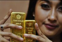 harga emas spot turun 0,6% menjadi US$ 3.349,89 per ons troi pada pukul 00.30 GMT, setelah sempat menyentuh level terendah sejak 11 Juni.