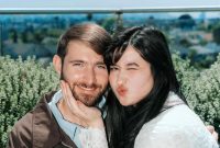 Stephanie Poetri (25) mengumumkan telah menikah dengan Asher Novkov-Bloom. Foto: Instagram/@stephaniepoetri.