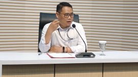 Plt. Deputi Penindakan dan Eksekusi KPK Asep Guntur Rahayu berbicara dalam konferensi pers di Gedung KPK, Jakarta, Sabtu (28/6/2025). Foto: Antara