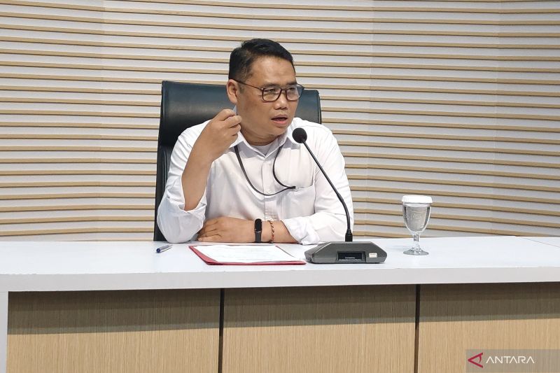 Plt. Deputi Penindakan dan Eksekusi KPK Asep Guntur Rahayu berbicara dalam konferensi pers di Gedung KPK, Jakarta, Sabtu (28/6/2025). Foto: Antara