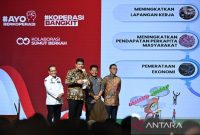 Gubernur Sumut Bobby Nasution (kedua kiri) dalam sosialisasi oembentukan Koperasi Desa/Kelurahan Merah Putih di Aula Raja Inal Siregar, Kantor Gubernur Sumut, Rabu (30/4/2025). Foto: Diskominfo Sumut