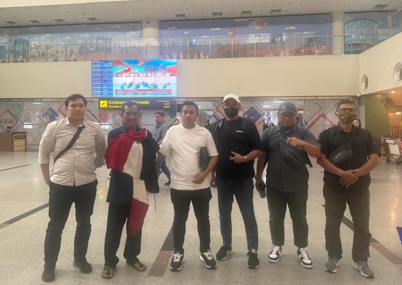 Kejari Medan menjemput terpidana Syahrizal, di Bandara Kualanamu, untuk selanjutnya di eksekusi ke Lapas Medan, Minggu (22/6).