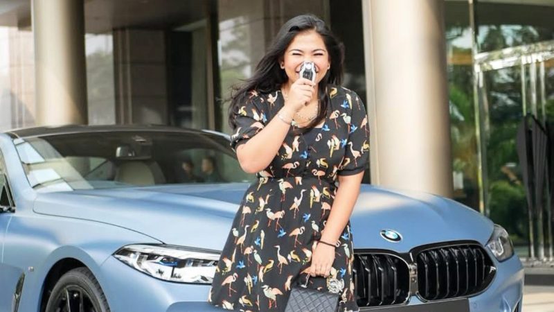 Penampakan mobil BMW M850i xDrive First Edition milik Liana Saputri, putri sulung pengusaha batu bara asal Kalimantan Selatan Andi Syamsyudin Arsyad alias Haji Isam. Foto: Instagram/@lianajhonlin12