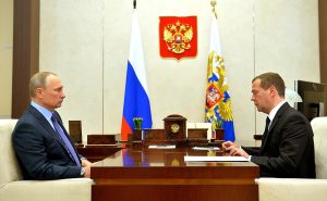 Medvedev: Sejumlah Negara Siap Pasok Senjata Nuklir ke Iran, Balasan atas Serangan AS