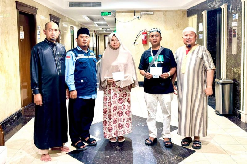 Jemaah haji Kloter 9 KNO galang donasi untuk jamaahnya yang dirawat sakit di Arab Saudi, Kamis (19/6).