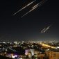 Ilustrasi - Rudal Iran di langit Israel. Foto: Anadolu Agency