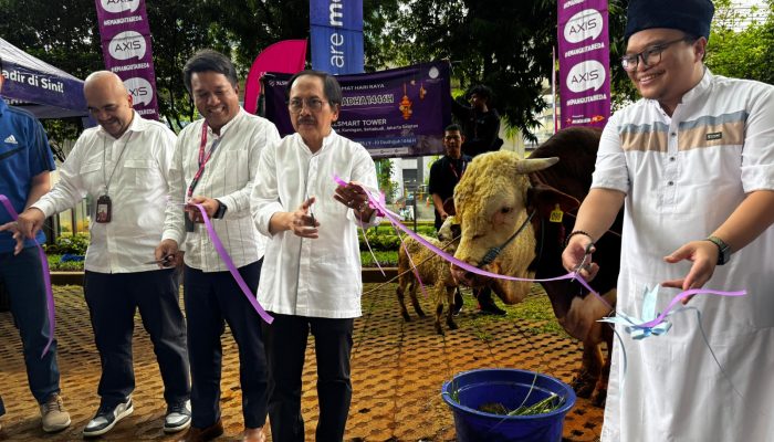 Rayakan Idul Adha 1446 H, XLSMART Salurkan Hewan Kurban untuk Masyarakat