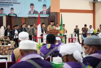 Proses penyambutan jemaah haji Debarkasi Medan di Asrama Haji seusai tiba di Tanah Air.