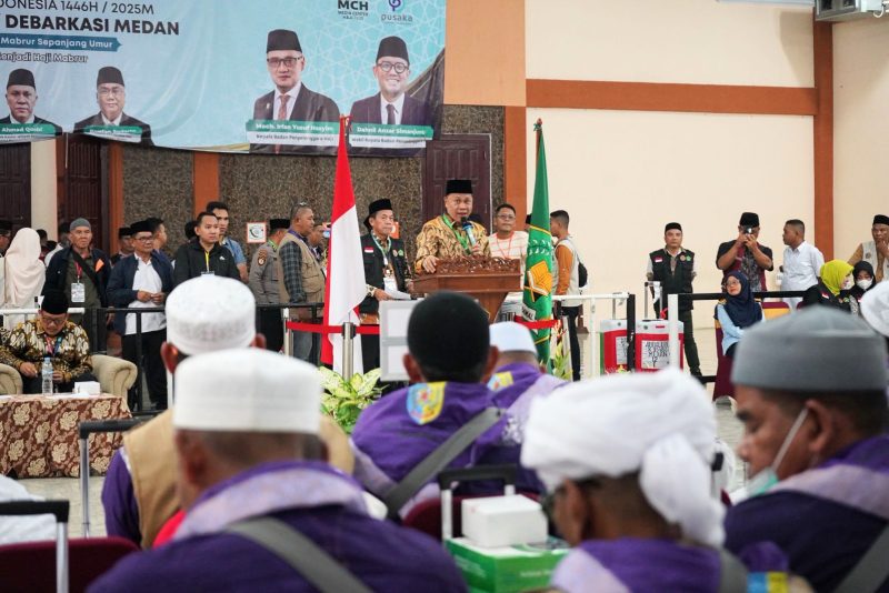 Proses penyambutan jemaah haji Debarkasi Medan di Asrama Haji seusai tiba di Tanah Air.