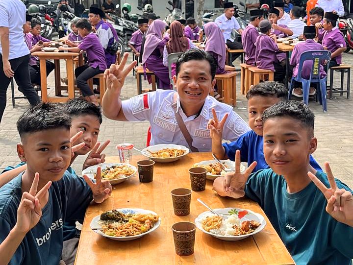 Pelaksanaan program kedai makan gratis mingguan Rutan Kelas I Medan. Foto: Dok.Humas Rutan Medan