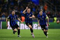 Davide Frattesi merayakan mencetak gol keempat Inter Milan dalam pertandingan leg kedua semifinal Liga Champions antara Inter Milan vs Barcelona di Stadion Giuseppe Meazza di Milan pada 6 Mei 2025. Foto: AFP/Marco Bertorello