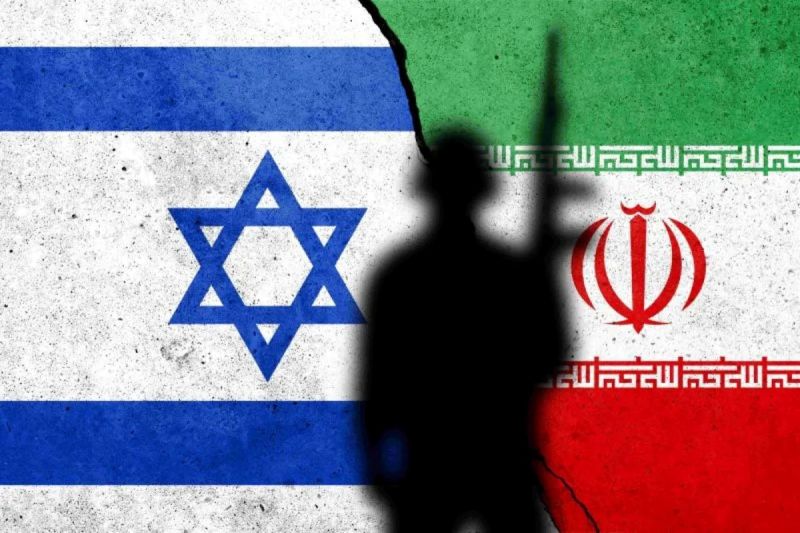 Ilustrasi - Bendera Iran dan Israel.