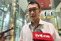 Juru Bicara Komisi Pemberantasan Korupsi Budi Prasetyo saat memberikan keterangan di Gedung Merah Putih KPK, Jakarta, Senin (23/6). Foto: Antara