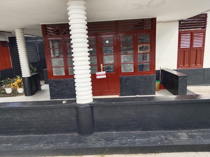 KPK menyegel kantor Dalihan Natolu Group dalam operasi senyap OTT di Sumut, Kamis (26/6). Foto: Istimewa