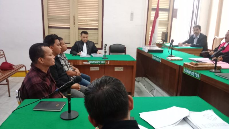 Tiga terdakwa korupsi Situs Benteng Putri Hijau, menjalani sidang tuntutan di Pengadilan Tipikor Medan, Senin (23/6).
