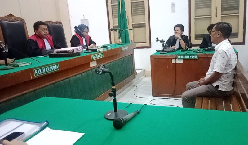Mantan Direktur PDAM Tirtasari Binjai, Taufiq terdakwa kasus korupsi menjalani sidang vonis di Pengadilan Tipikor Medan, Senin (30/6) malam.