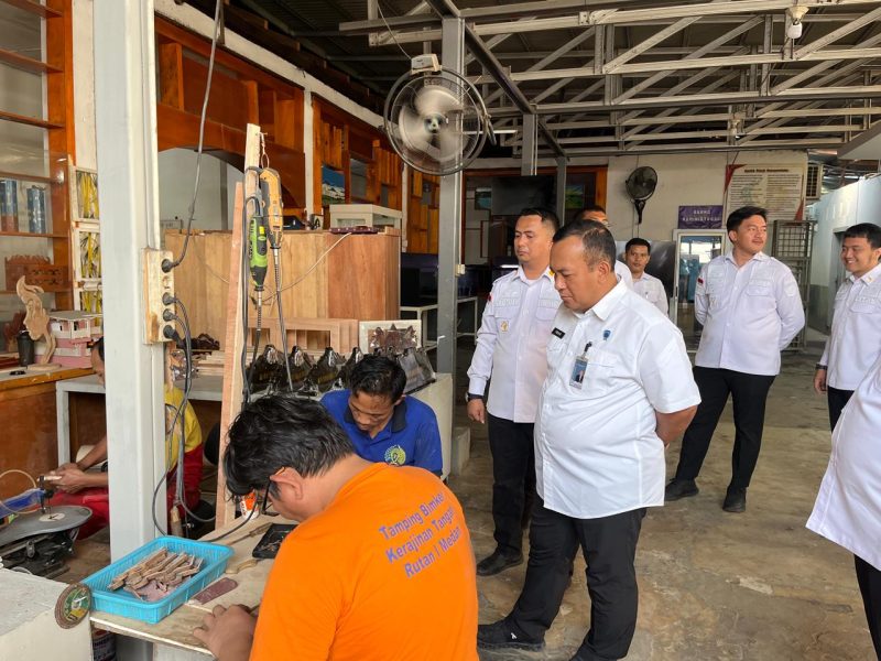 Inspektur Wilayah (Irwil) I Kemenimipas, Iwan Santoso melakukan kunjungan kerja ke Rutan Kelas I Medan, Kamis (19/6). Foto: Humas Rutan I Medan