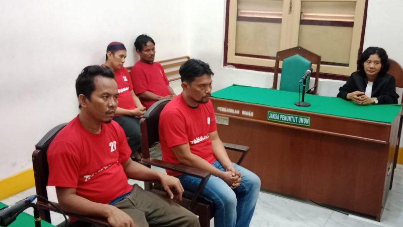 Empat terdakwa kurir sabu-sabu, menjalani sidang putusan di PN Medan, Rabu (25/6).