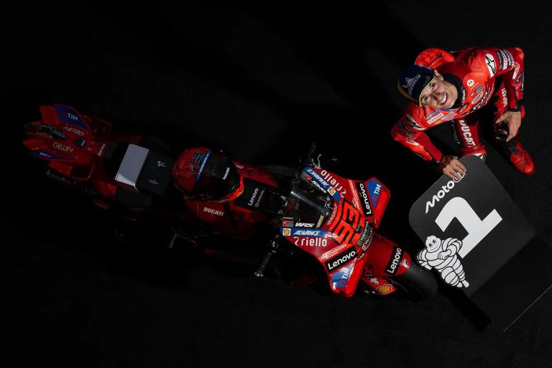 Pembalap Ducati Lenovo Marc Marquez sempat bingung di awal sprint race dalam balapan di Sirkuit Mugello, Italia, Sabtu (21/6/2025). Foto: motogp.com/pri. 