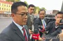 Menteri Luar Negeri Sugiono memberikan keterangan pers di pelataran hotel tempat Presiden RI Prabowo Subianto menginap di St. Petersburg, Rusia, Rabu (18/6/2025). Foto: Antara/Genta Tenri Mawangi