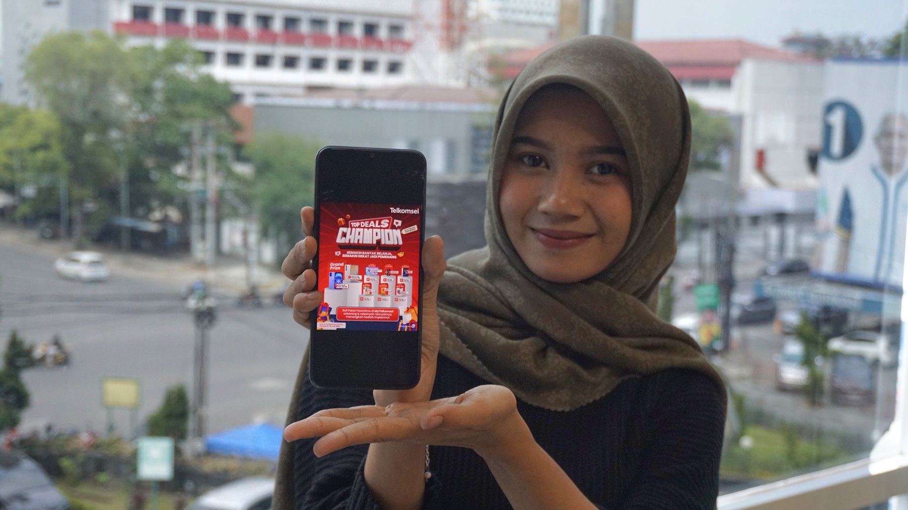 Dalam upaya menghadirkan pengalaman digital terbaik sekaligus memberikan apresiasi kepada pelanggan setia, Telkomsel meluncurkan program spesial “Top Deals Champion” yang berlangsung eksklusif bagi pelanggan di wilayah operasional Sumatera.