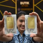 Harga emas Antam itu melonjak Rp35.000 jika dibandingkan dengan harga yang dicetak pada Senin (2/6) yang berada di level Rp 1.905.000 per gram.