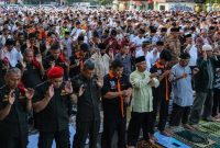 Sholat Idul Adha 2025 jatuh pada Jumat, 6 Juni. Pelaksanaan ibadah ini bertepatan dengan hari raya pekanan umat Islam yang di dalamnya mewajibkan pria muslim Jumatan.