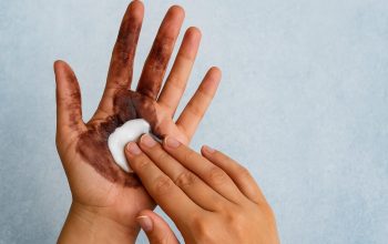 cara hilangkan cat rambut