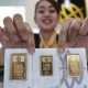 Harga emas Antam itu tak berubah jika dibandingkan dengan harga yang dicetak pada Sabtu (14/6) yang berada di level Rp 1.960.000 per gram.