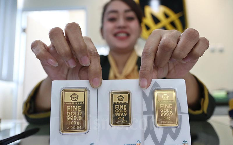 Harga emas Antam itu tak berubah jika dibandingkan dengan harga yang dicetak pada Sabtu (14/6) yang berada di level Rp 1.960.000 per gram.