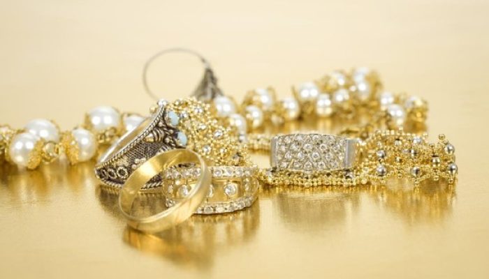 Harga Emas Perhiasan Hari Ini Jumat 13 Juni 2025: Emas 24 Karat Stabil Rp1.573.000 Per Gram