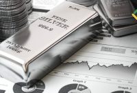 harga perak naik lebih dari 1% menjadi sekitar US$ 33,40 per ons  mendekati harga tertinggi dalam dua bulan.
