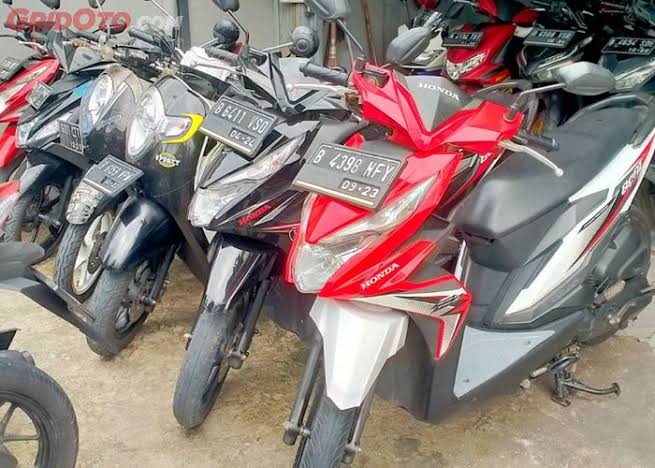 Harga Honda BeAT bekas masih banyak dicari konsumen di Indonesia. Karuan saja, skuter matik (skutik) mungil tersebut merupakan motor terlaris di dalam negeri. 