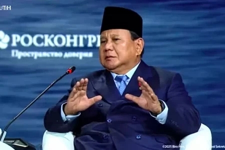Presiden Prabowo Subianto menyinggung mantan Panglima Gerakan Aceh Merdeka (GAM) di St. Petersburg International Economic Forum (SPIEF) 2025, Rusia, Jumat (20/6/2025). Foto/Setpres