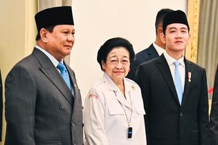 Wakil Presiden Gibran Rakabuming Raka disebut sempat bercanda dan berbincang dengan Presiden ke-5 RI Megawati Soekarnoputri. Foto: Arsip Sekretariat Presiden