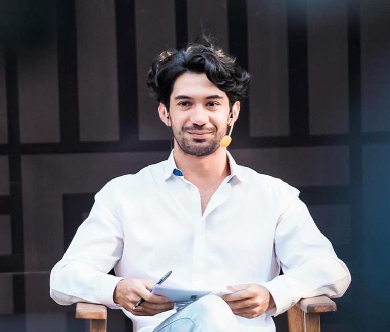 Aktor Reza Rahadian terpesona dengan keindahan alam Takengon, Gayo. Foto: Liputan6