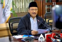 Menteri Sosial (Mensos) Saifullah Yusuf melaporkan perkembangan penyaluran bansos dalam konferensi pers di Gedung Kemensos Salemba, Jakarta, Kamis (19/6/2025).