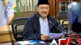 Menteri Sosial (Mensos) Saifullah Yusuf melaporkan perkembangan penyaluran bansos dalam konferensi pers di Gedung Kemensos Salemba, Jakarta, Kamis (19/6/2025).