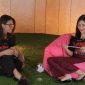 Aktris Raihaanun (kiri) dan Nayla Purnama (kanan) dalam wawancara terkait peran mereka pada film 