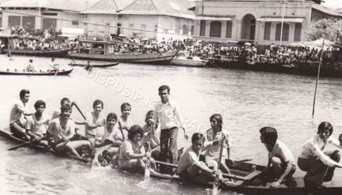 Selaju Sampan Hidup Lagi: Tradisi Zaman Kolonial Ramaikan HUT ke-356 Kota Padang