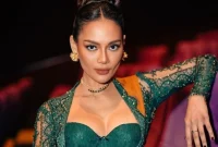 Artis dan model Erika Carlina mengaku hamil 9 bulan.