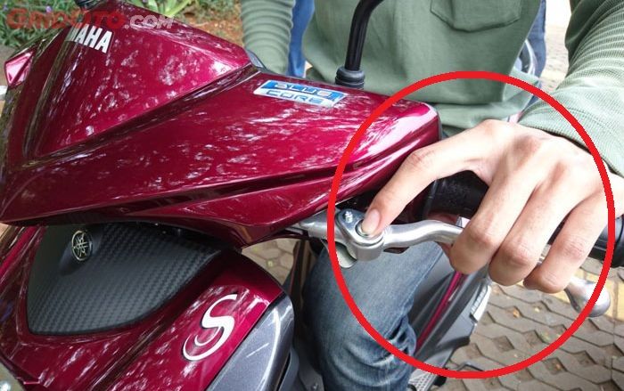 Kesalahan pengguna motor matik saat berkendara. Foto: Salim/GridOto.com