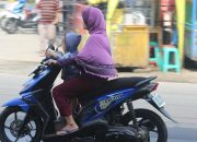 Banyak Orang Tua Lalai, Jangan Biarkan Anak Duduk di Depan saat Naik Motor, Bisa Fatal!